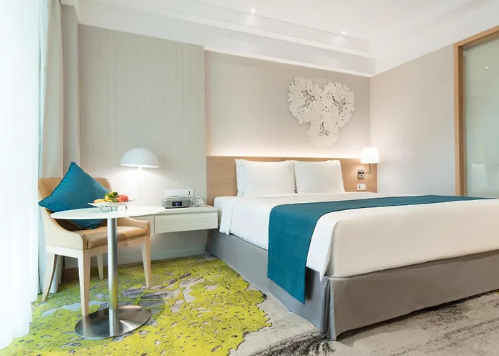 By Ihg Hotel 4*