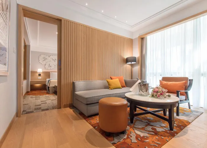 By Ihg